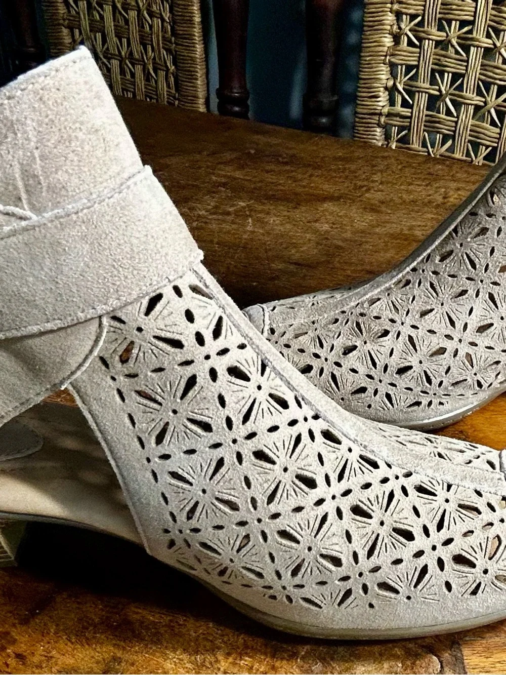 Women’s Beige Leather Buckle Zip Ankle Fashion Boots Size 11 by Earth